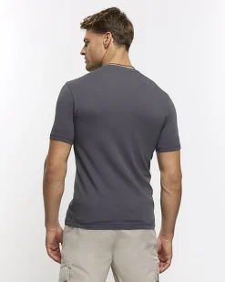 River Island muscle fit t-shirt< Essentials