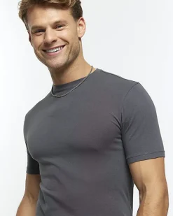 River Island muscle fit t-shirt< Essentials