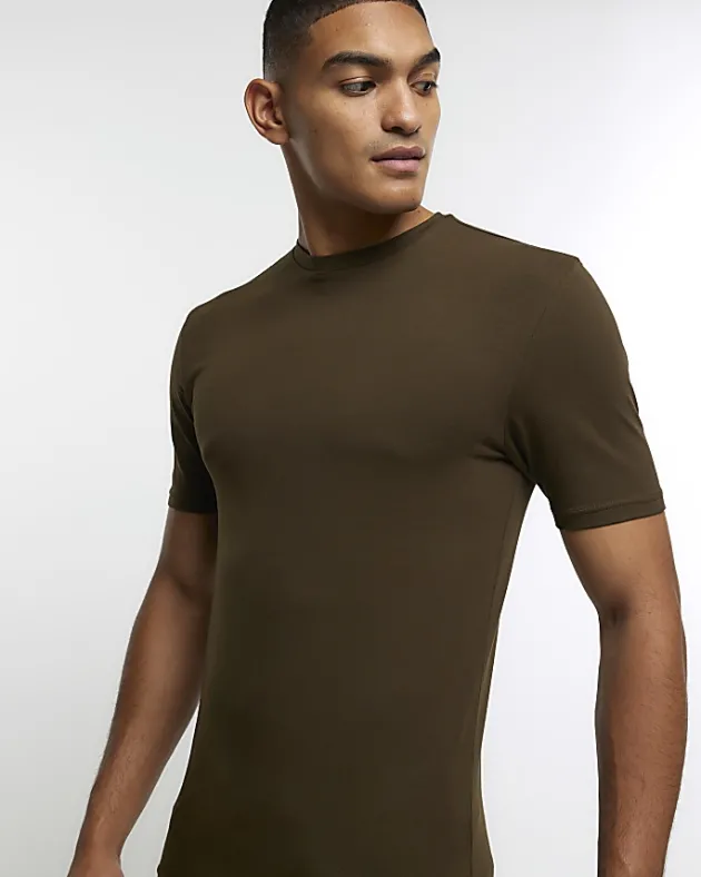 River Island muscle fit t-shirt< Essentials