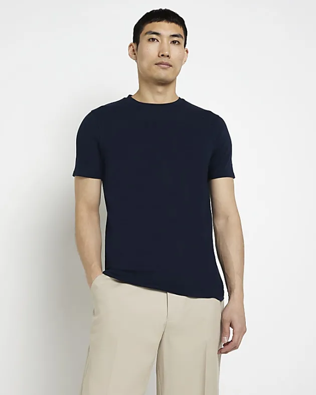 River Island muscle fit T-shirt< Essentials