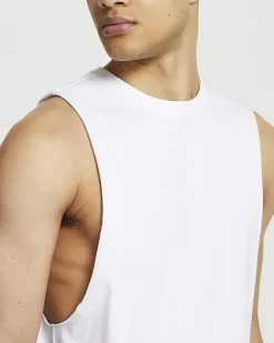River Island regular fit vest< Essentials